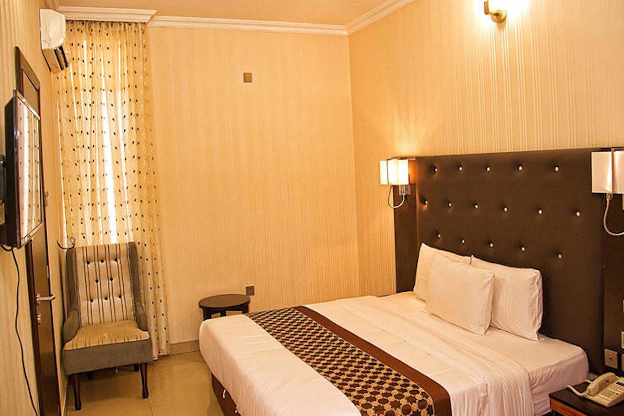 Lakeem Suites Agboyin Surulere Lagos Exterior foto